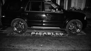 Lincoln Navigator: A Dinosaur on Murder Mile